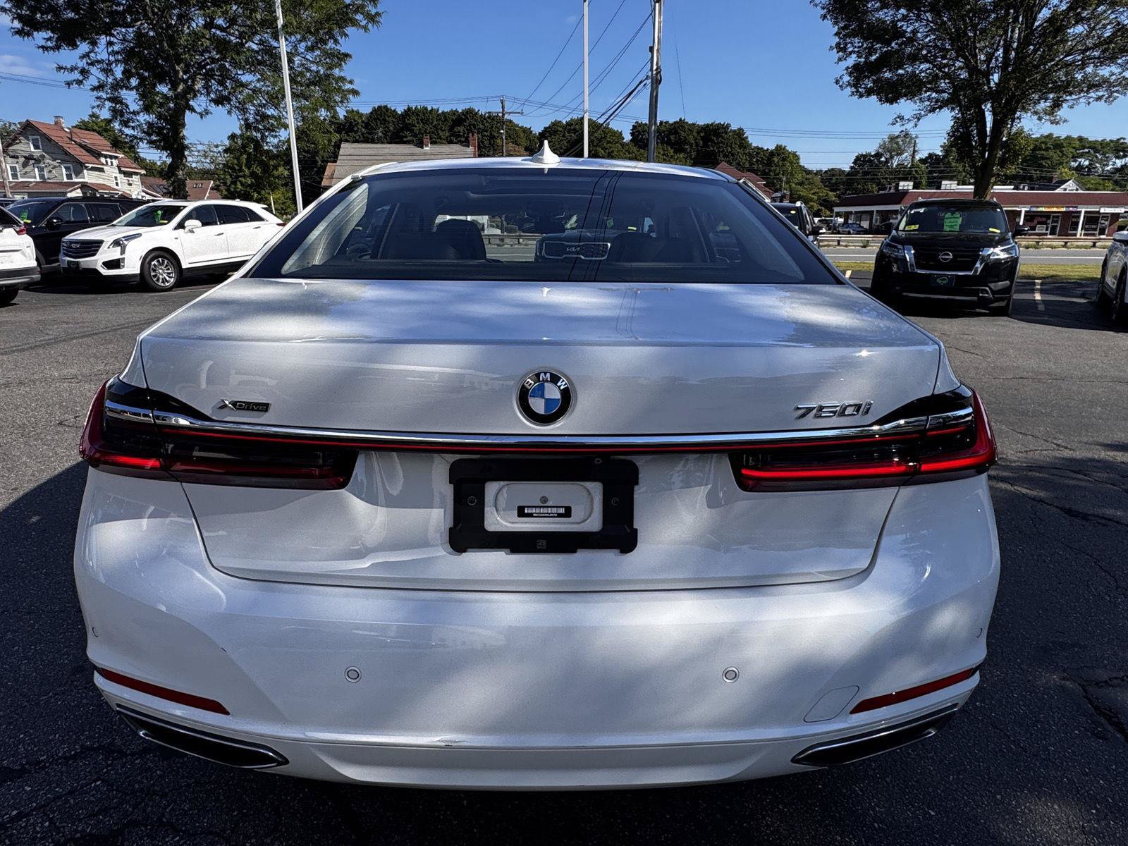 Used 2022 BMW 750i xDrive w/ Executive Package AWD/4WD image 6