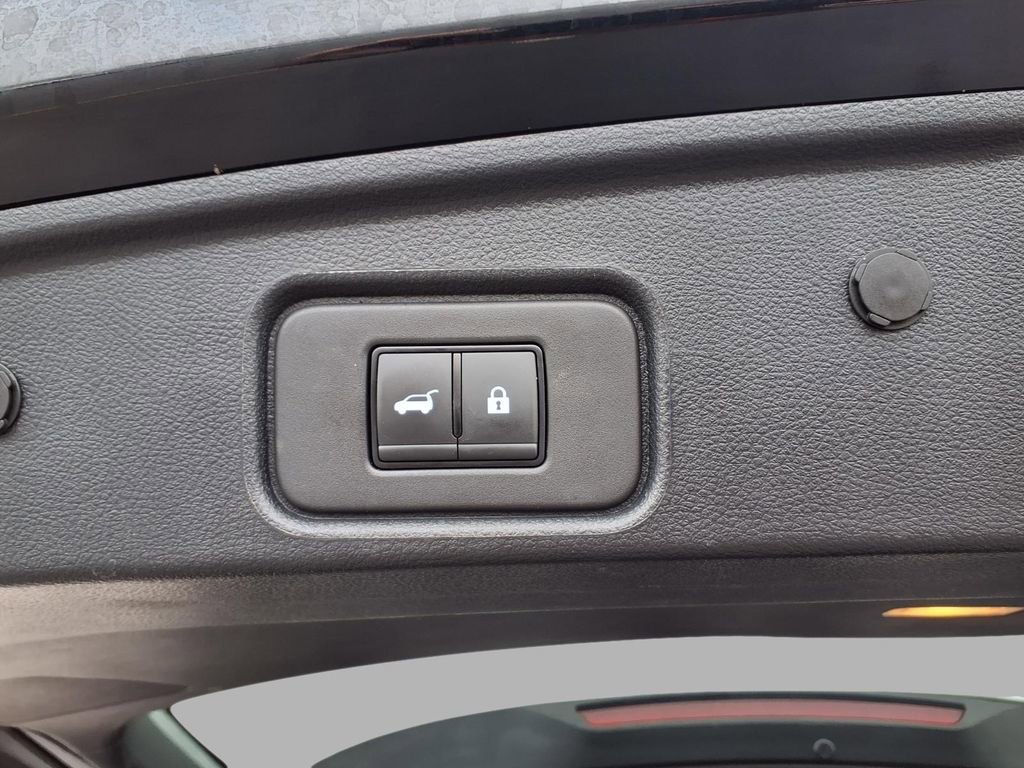 Used 2025 Nissan Pathfinder SV image 25