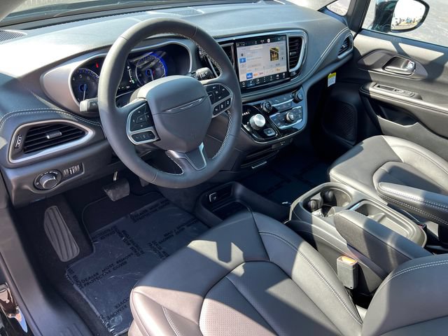 New 2027 Chrysler Pacifica Select w/ Family Tech Group FWD image 28