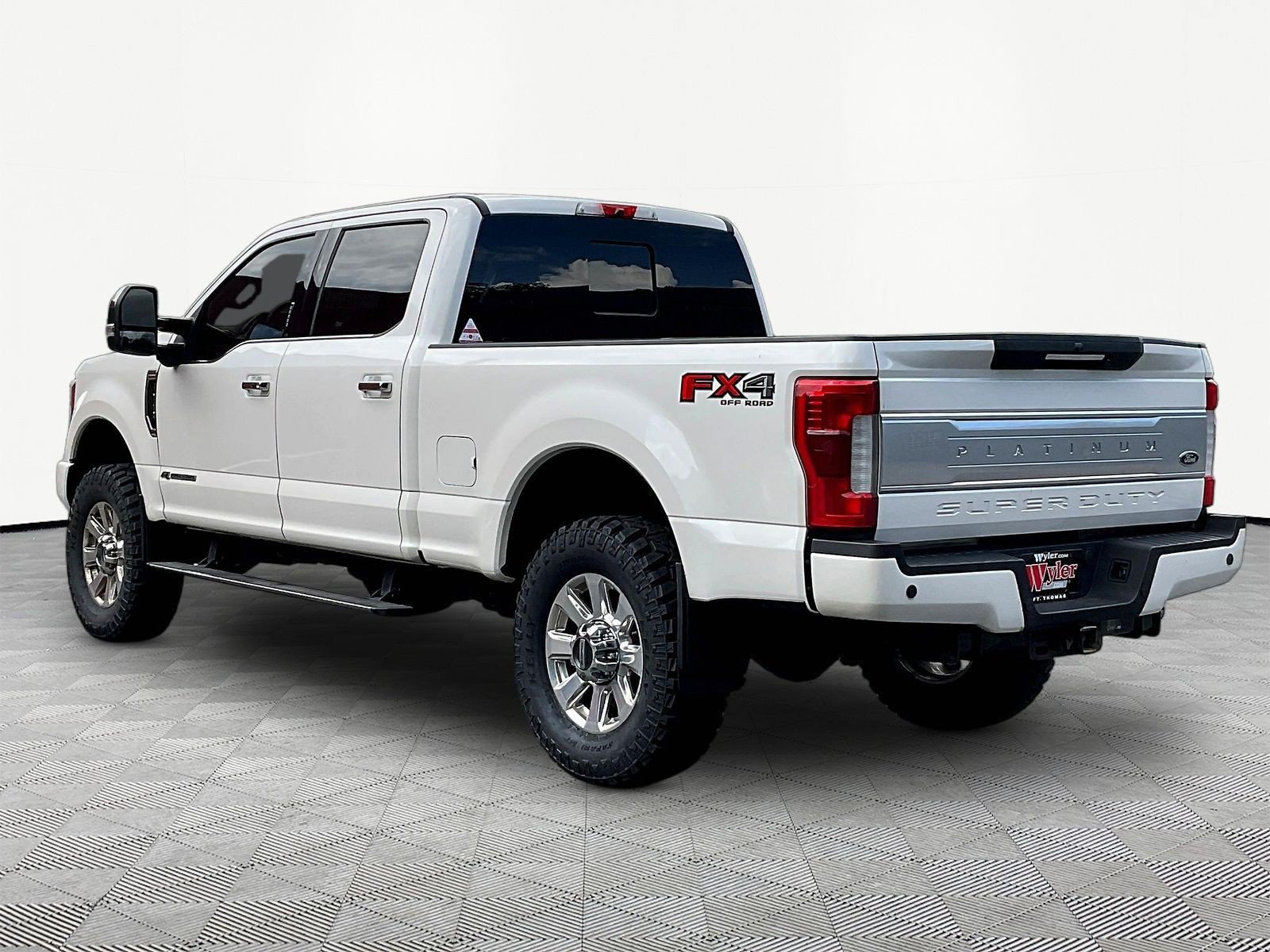 Used 2019 Ford F350 Platinum w/ Platinum Ultimate Package AWD/4WD image 4