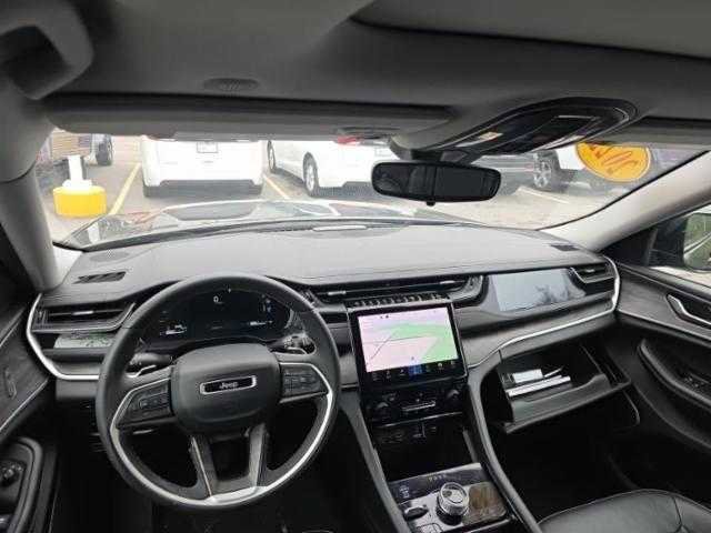 Used 2022 Jeep Grand Cherokee Limited 4xe AWD/4WD image 4