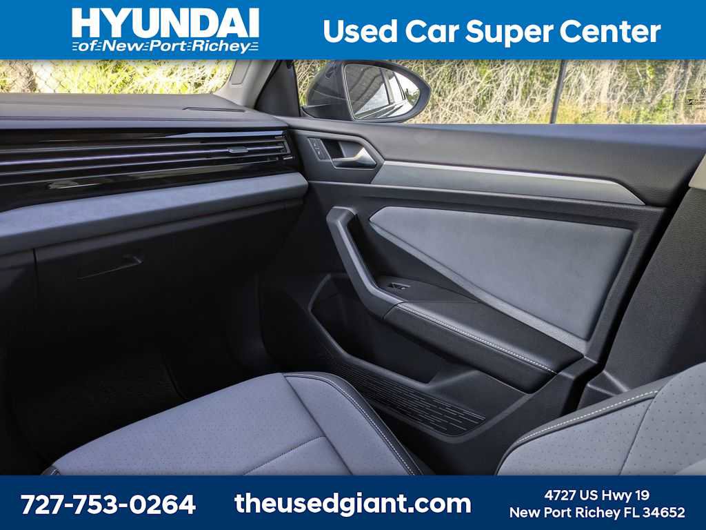Used 2025 Volkswagen Jetta SE image 17