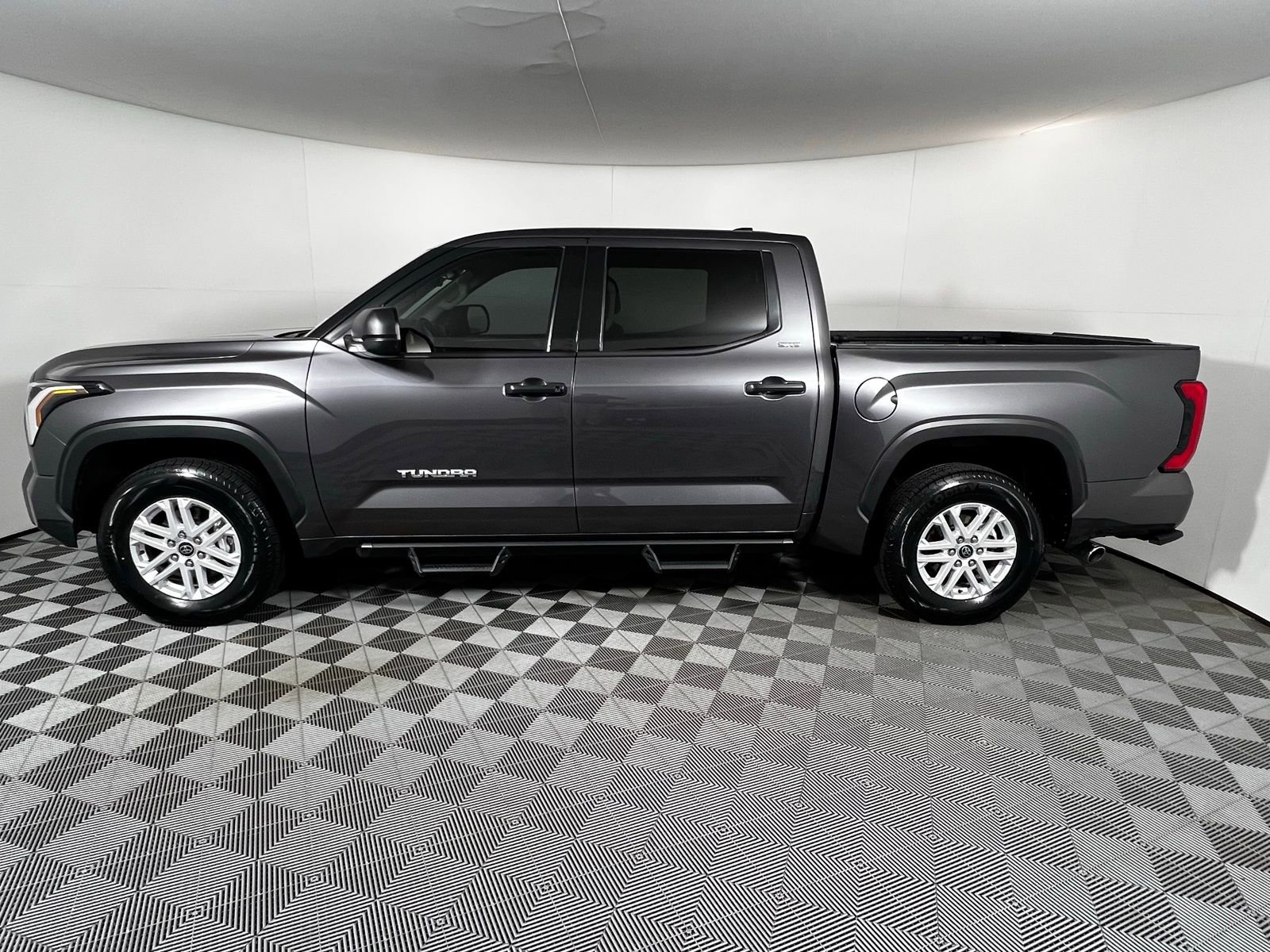Used 2022 Toyota Tundra SR5 RWD image 7