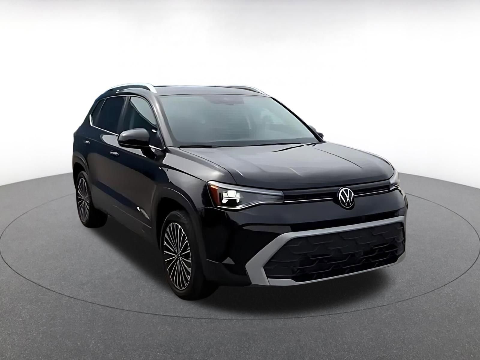 Used 2025 Volkswagen Taos SE FWD image 3
