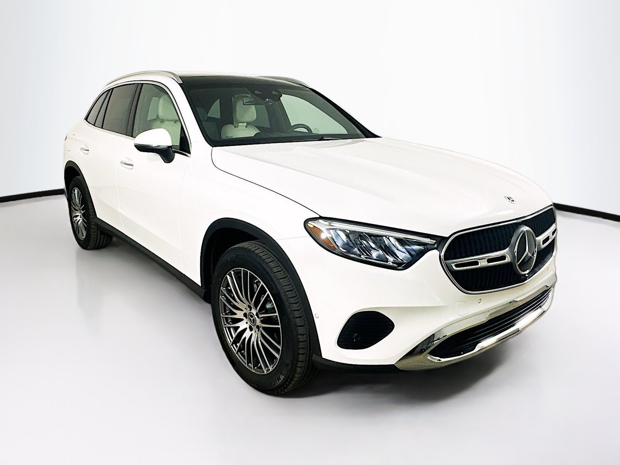 Used 2025 Mercedes-Benz GLC 300 4MATIC image 1