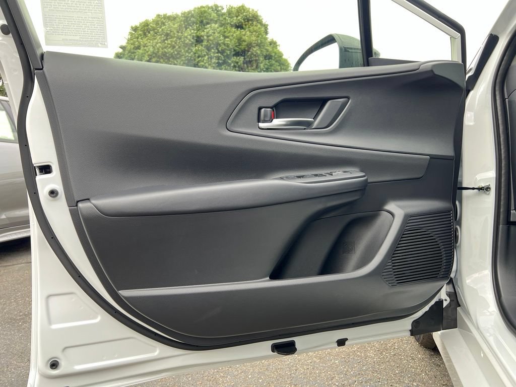New 2027 Toyota Prius Plug-In Hybrid FWD image 34