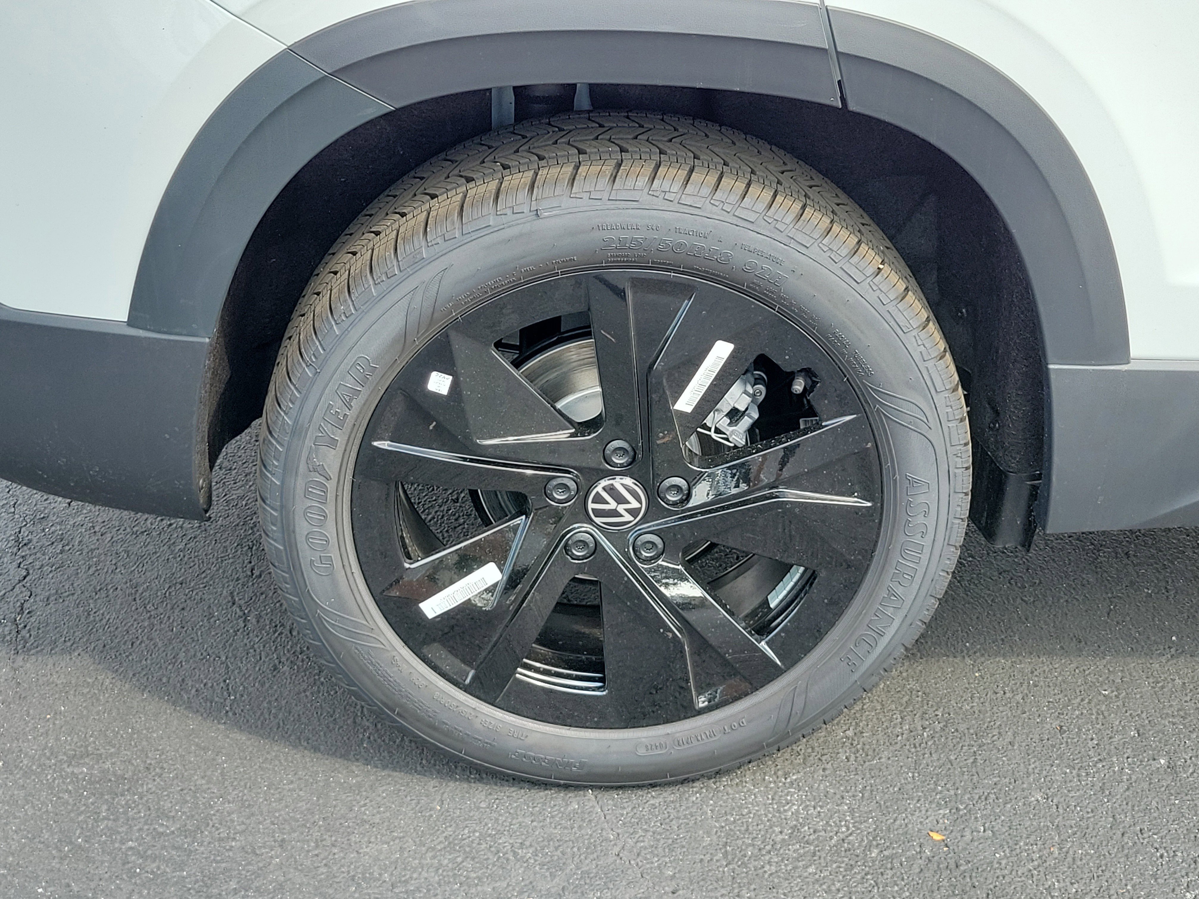 New 2026 Volkswagen Taos SE FWD image 36