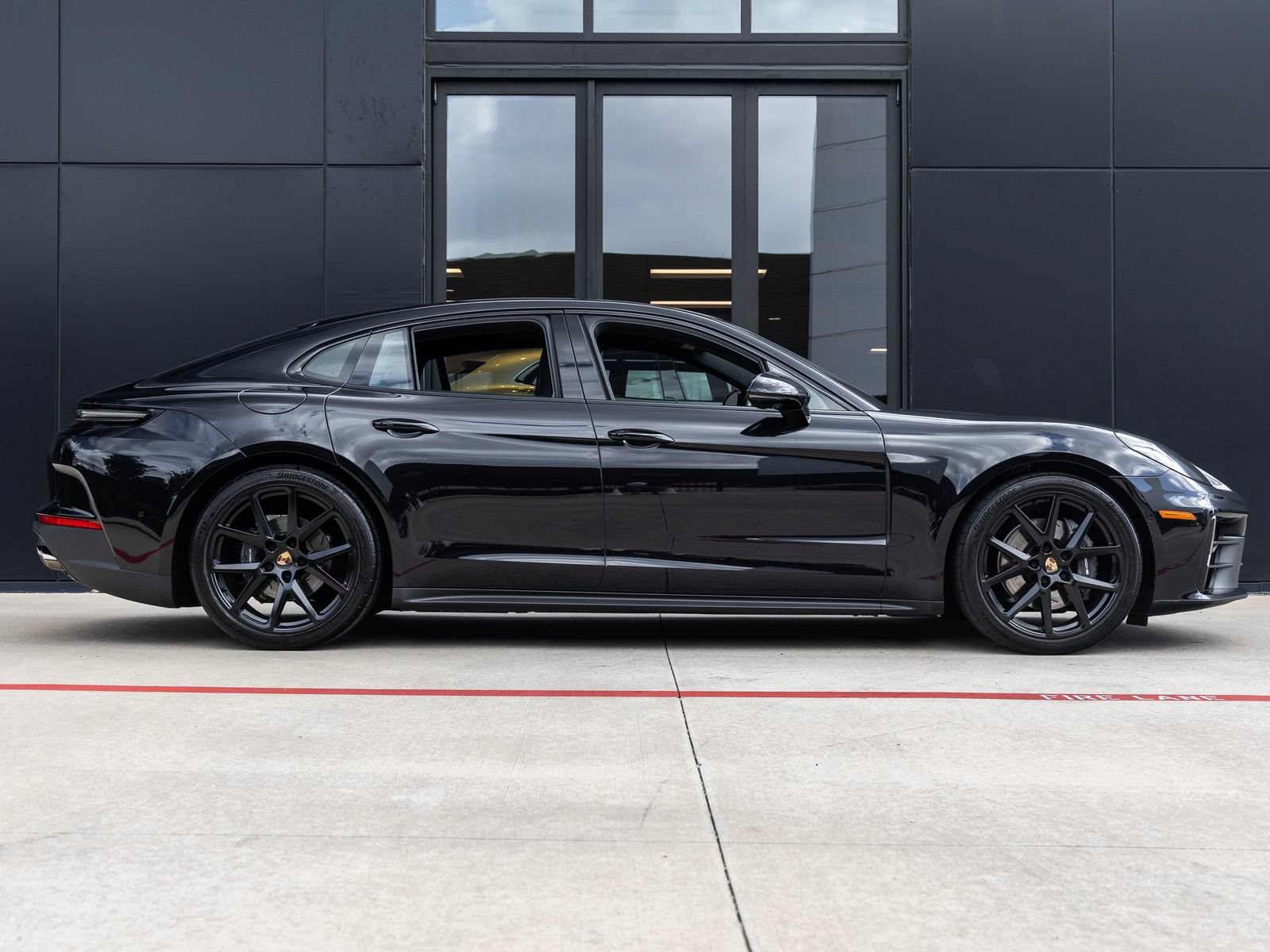 Certified 2025 Porsche Panamera image 12