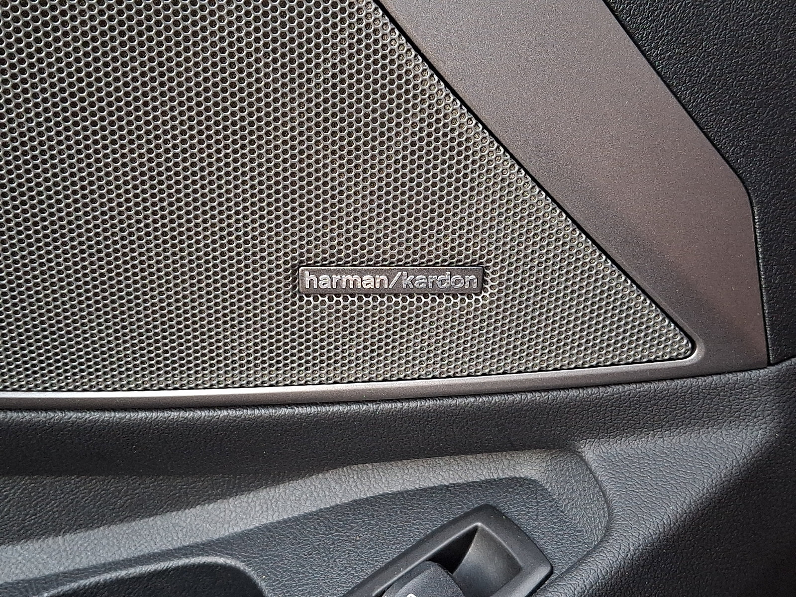 Used 2025 BMW M3 Competition w/ M Carbon Exterior Package AWD/4WD image 27