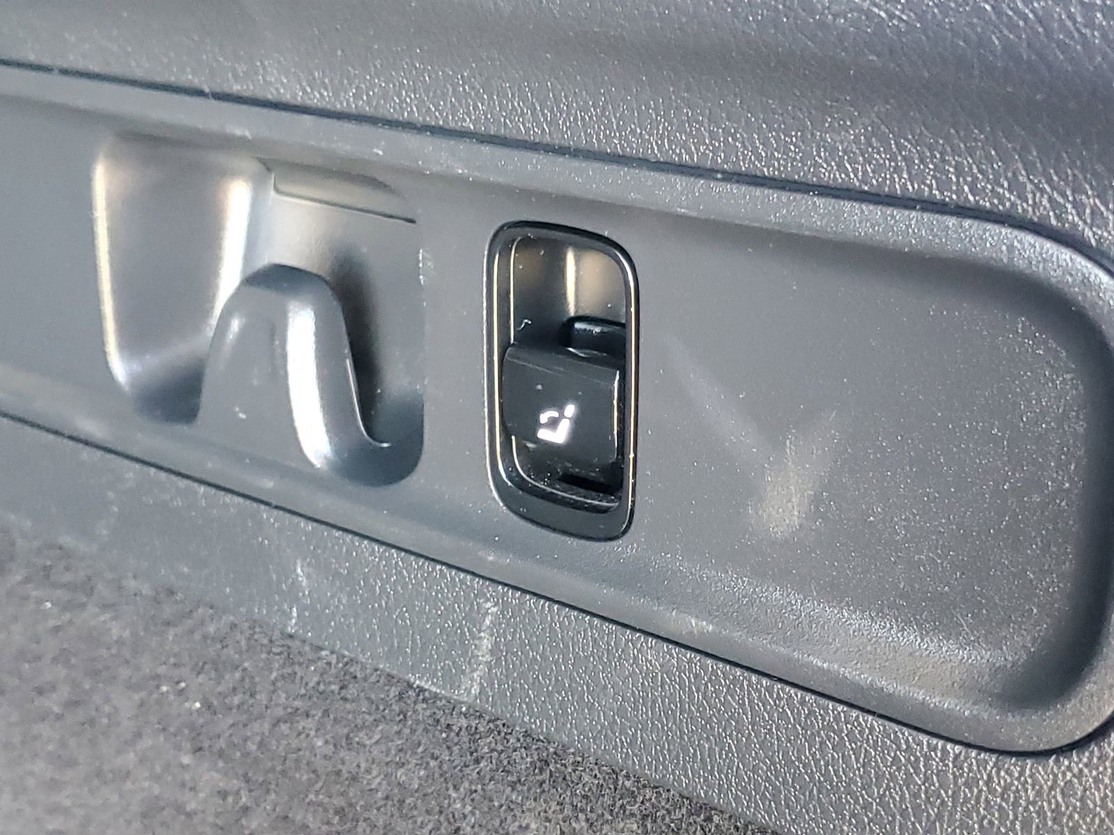 Used 2024 Mercedes-Benz GLC 300 image 9