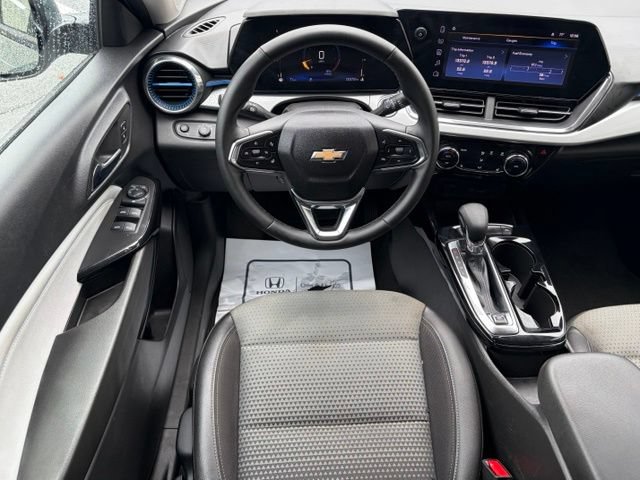 Used 2026 Chevrolet Trax LT w/ LT Convenience Package FWD image 33