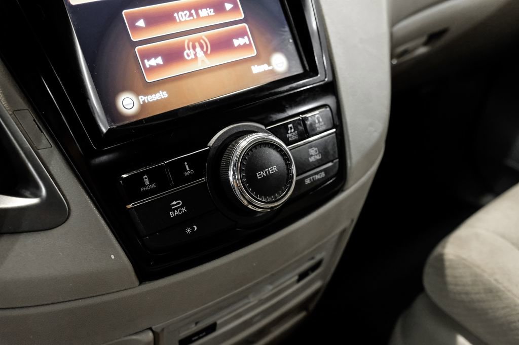 Used 2017 Honda Odyssey SE image 30