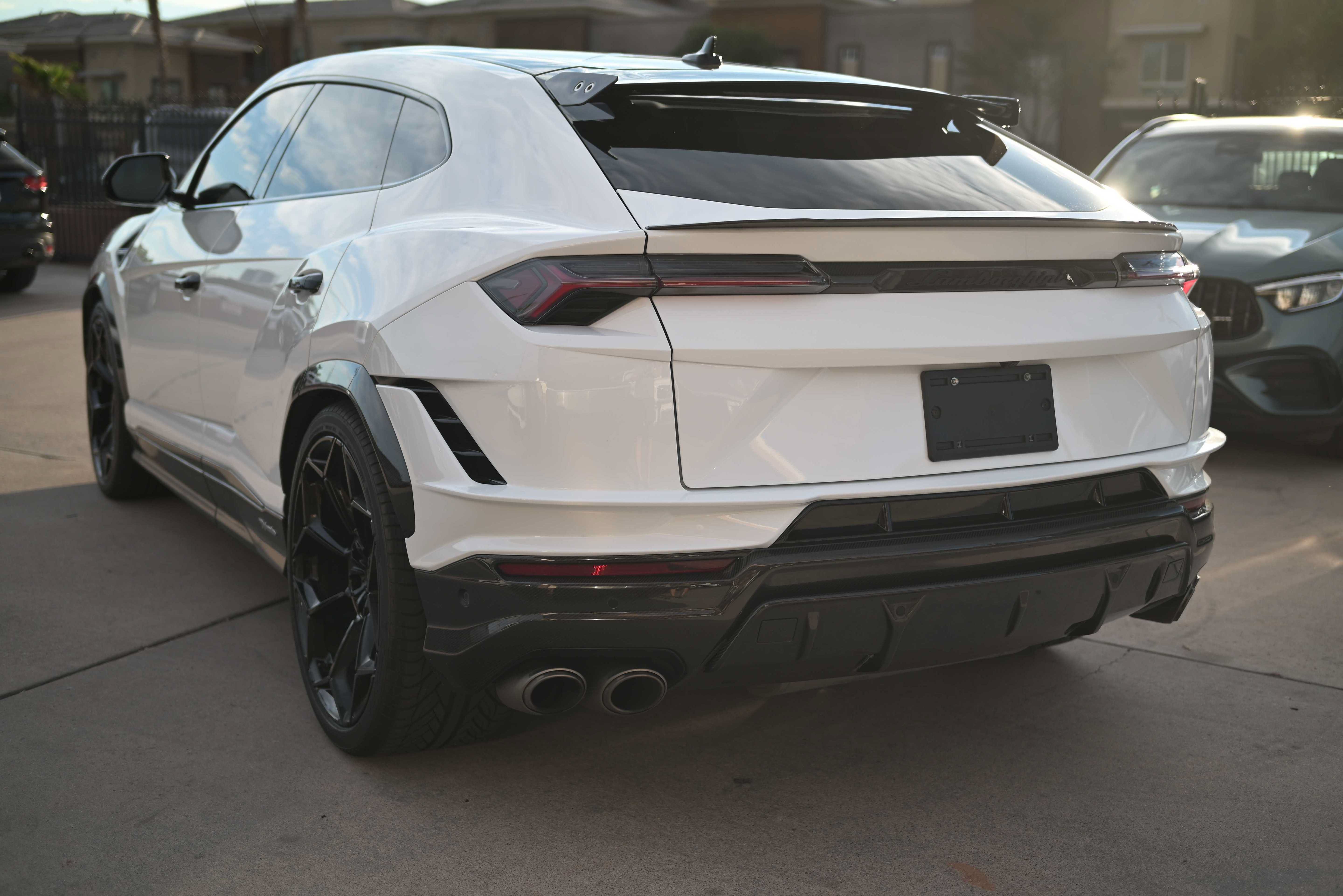 Used 2023 Lamborghini Urus Performante AWD/4WD image 9