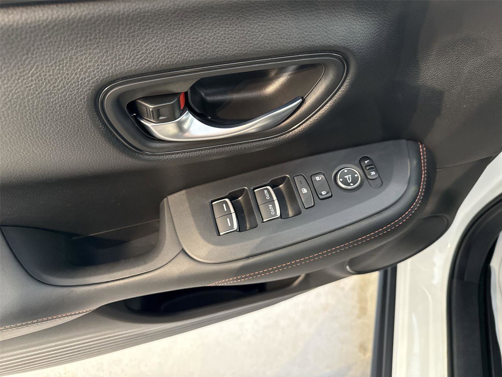 Used 2025 Honda HR-V Sport image 15