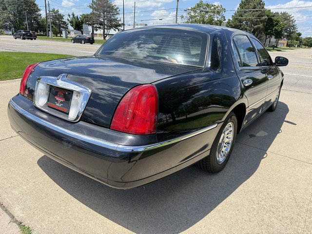 Used 2001 Lincoln Town Car Cartier image 5