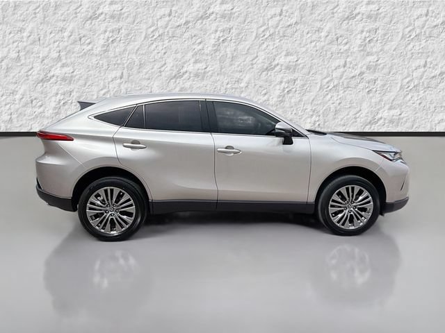 Used 2024 Toyota Venza XLE AWD/4WD image 2