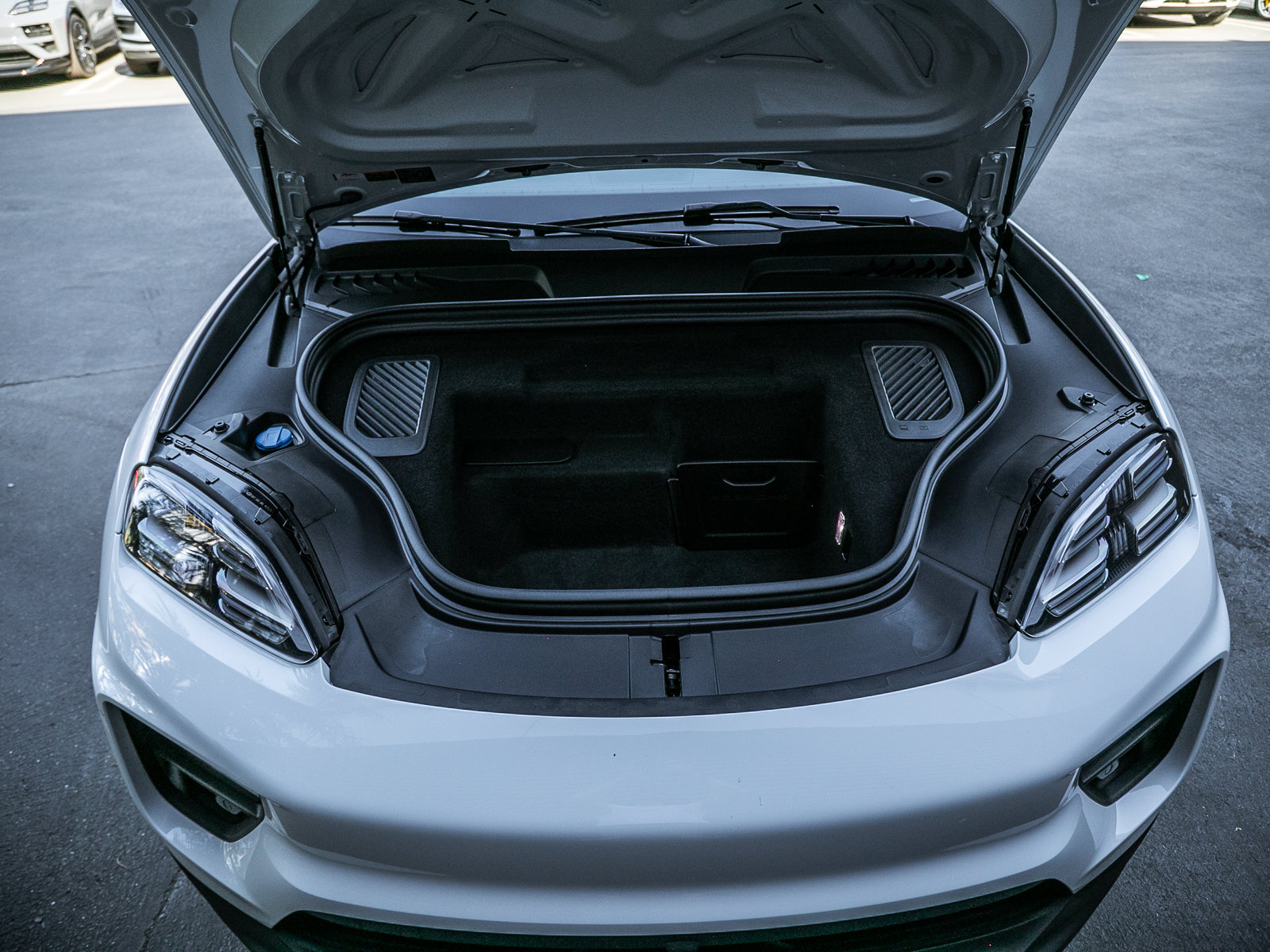 Certified 2025 Porsche Macan Electric RWD image 22