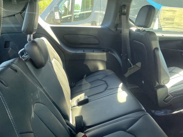 New 2026 Chrysler Pacifica Select image 20