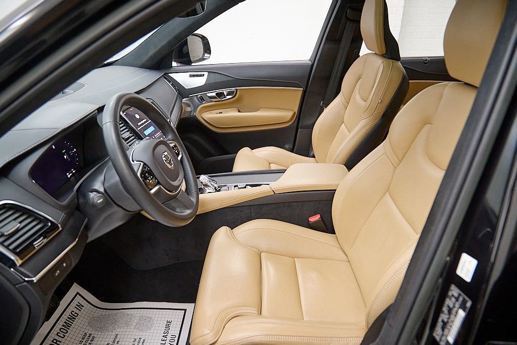 Certified 2023 Volvo XC90 T8 Ultimate w/ Lounge Package image 19