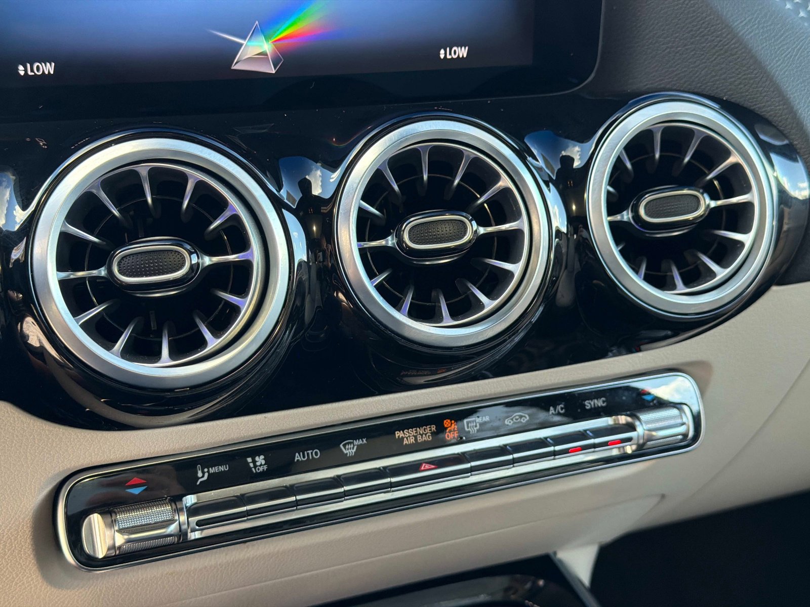 Used 2025 Mercedes-Benz GLA 250 4MATIC image 41