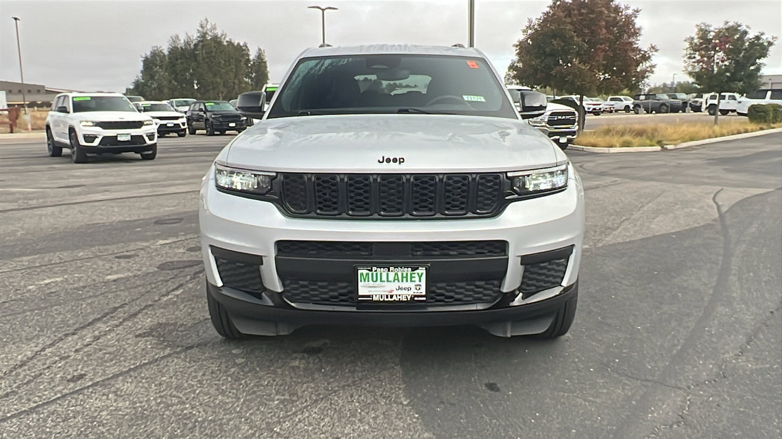 Used 2024 Jeep Grand Cherokee L Laredo image 8