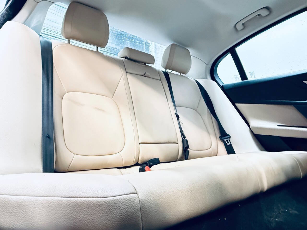 Used 2017 Jaguar XE Premium image 8