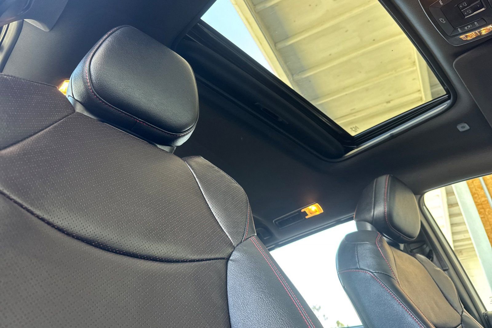 Used 2025 Toyota Sienna XSE w/ XSE Premium Package image 18