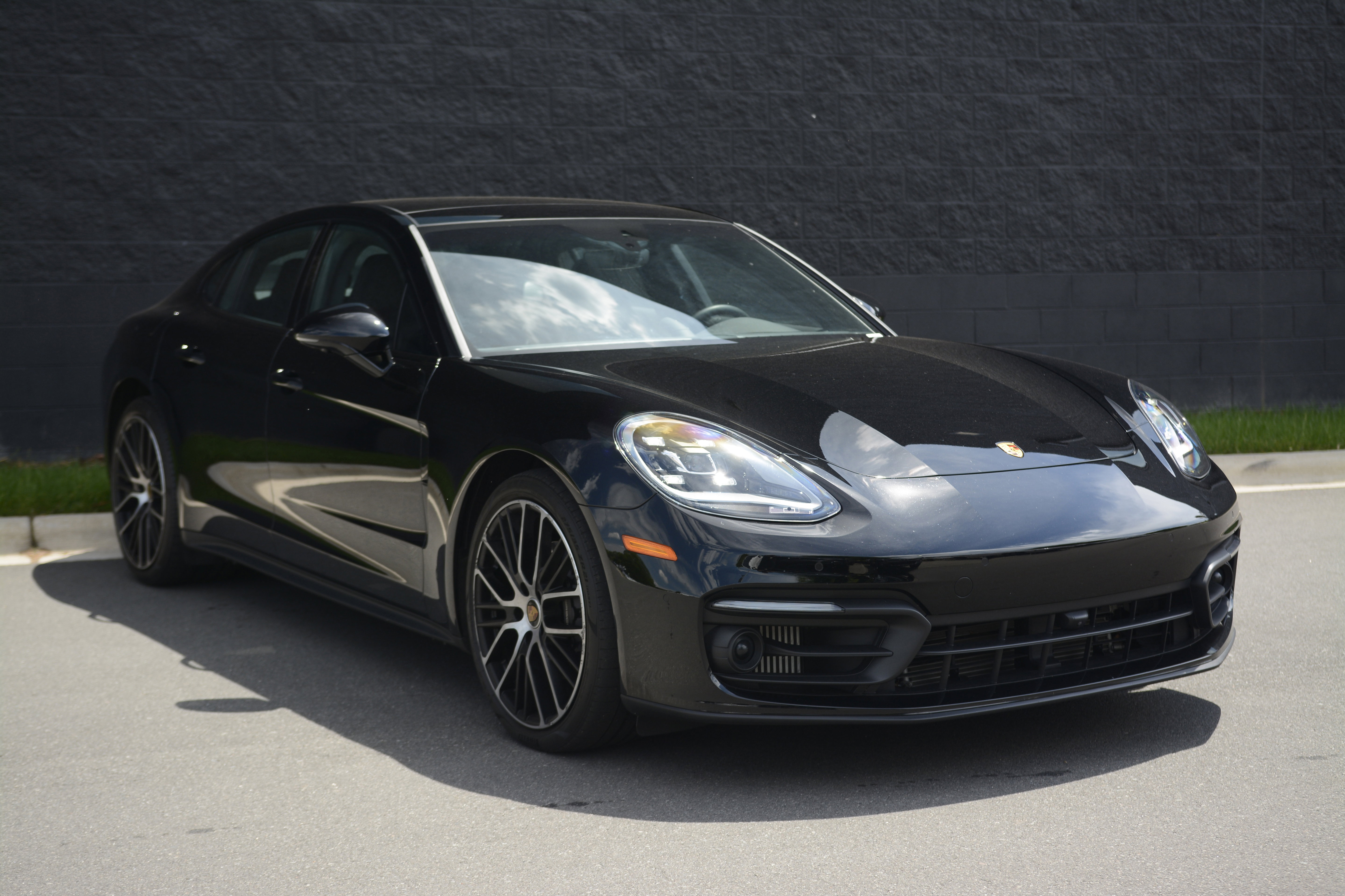 Certified 2023 Porsche Panamera image 9