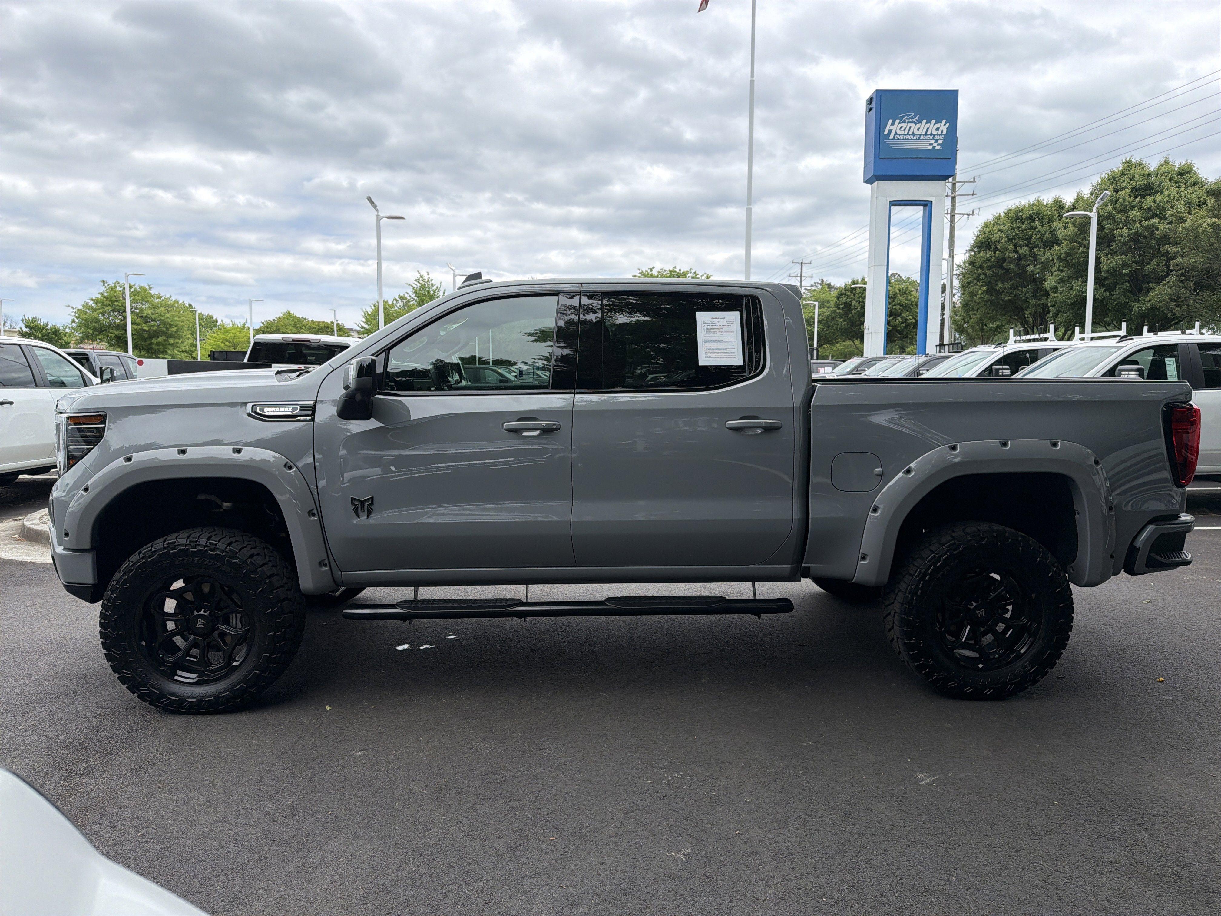 Used 2025 GMC Sierra 1500 AT4 w/ AT4 Premium Package AWD/4WD image 7
