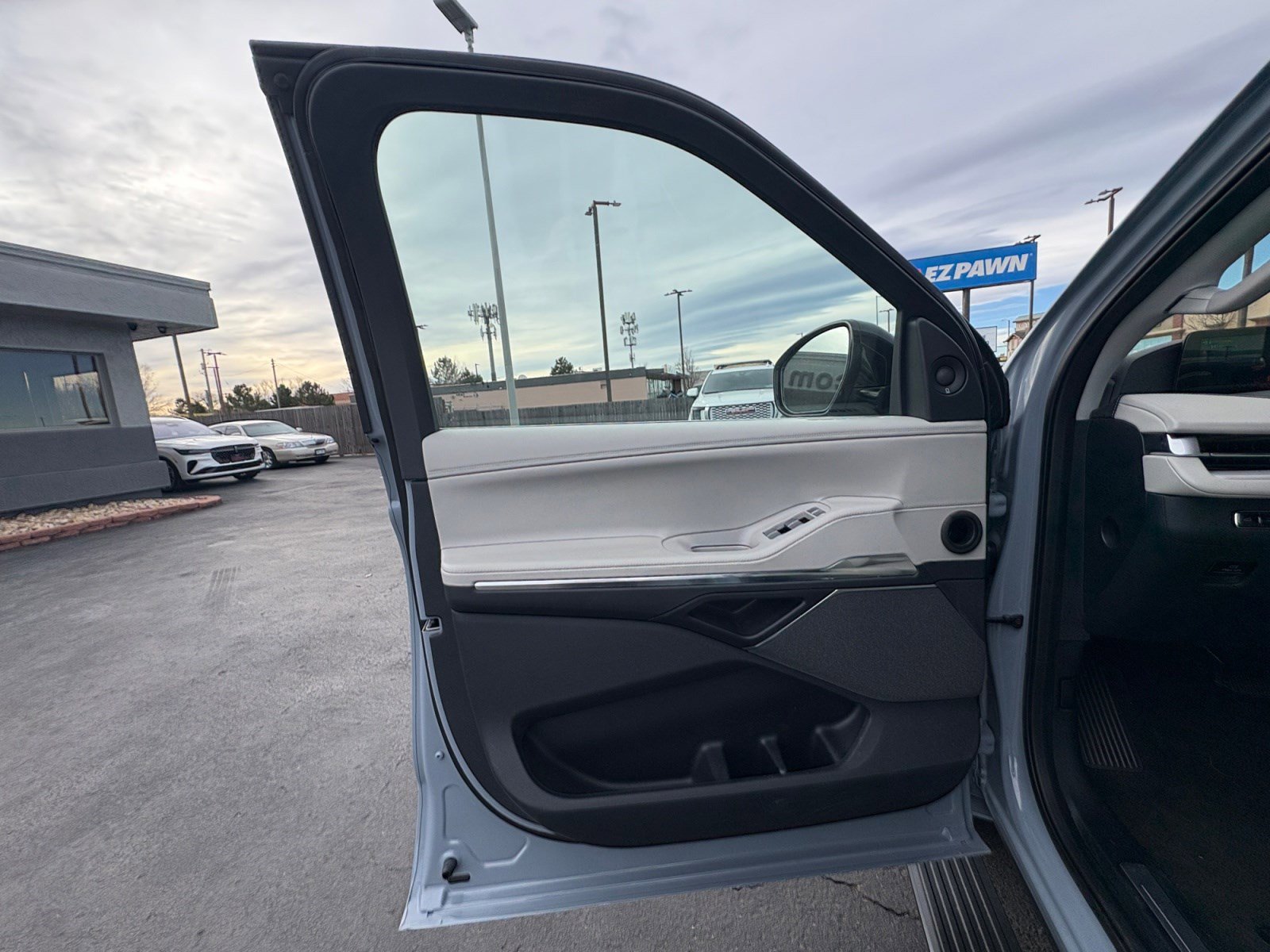 Certified 2025 Lincoln Navigator L Reserve image 17
