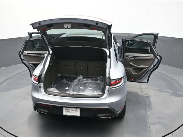 Certified 2025 Porsche Macan AWD/4WD image 28