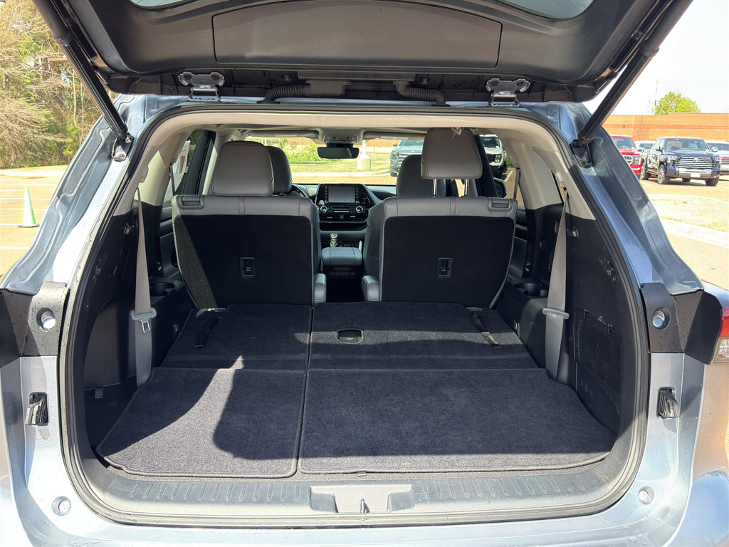Used 2021 Toyota Highlander XLE image 16