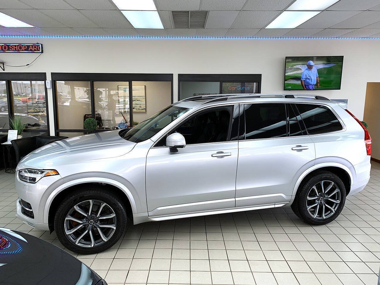 Used 2016 Volvo XC90 T6 Momentum w/ Momentum Plus Package AWD/4WD image 3