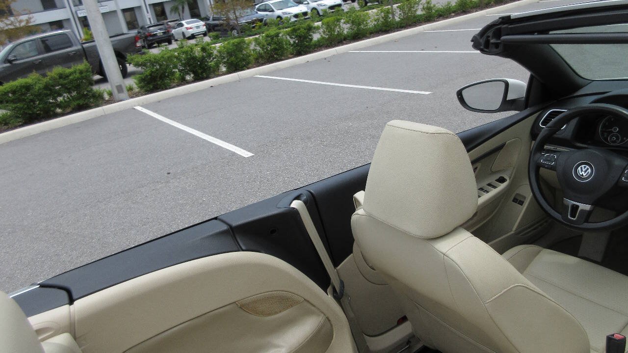 Used 2011 Volkswagen Eos Komfort FWD image 33
