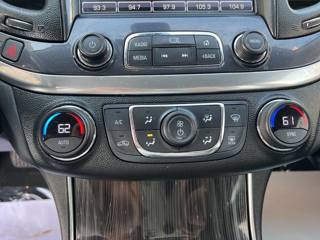 Used 2017 Chevrolet Impala LT FWD image 13