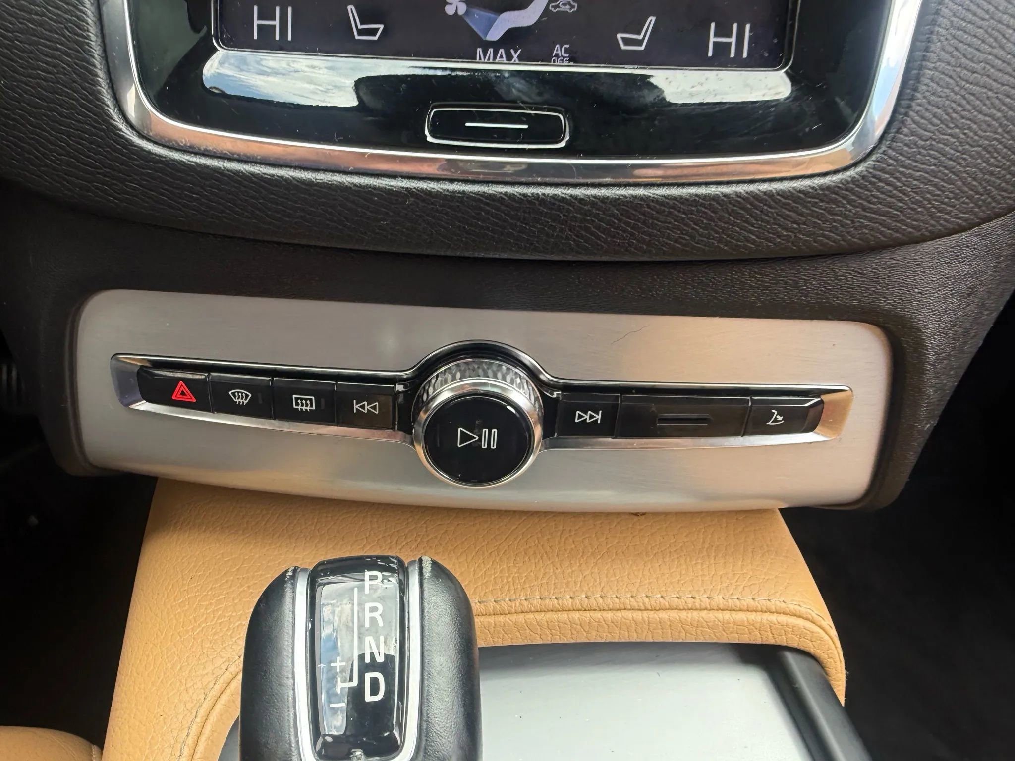 Used 2016 Volvo XC90 T6 Momentum AWD/4WD image 19