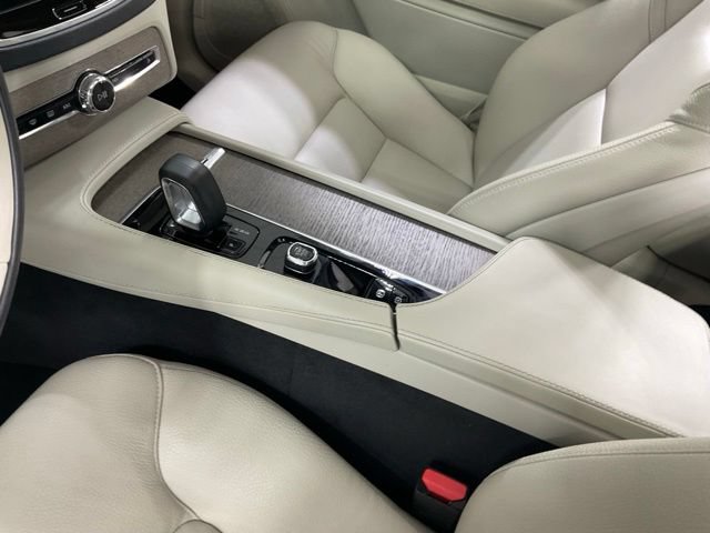 Certified 2023 Volvo XC90 B6 Plus w/ Protection Package Premier AWD/4WD image 17