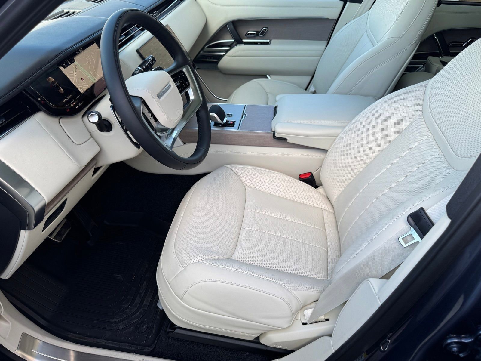 New 2026 Land Rover Range Rover SE image 9