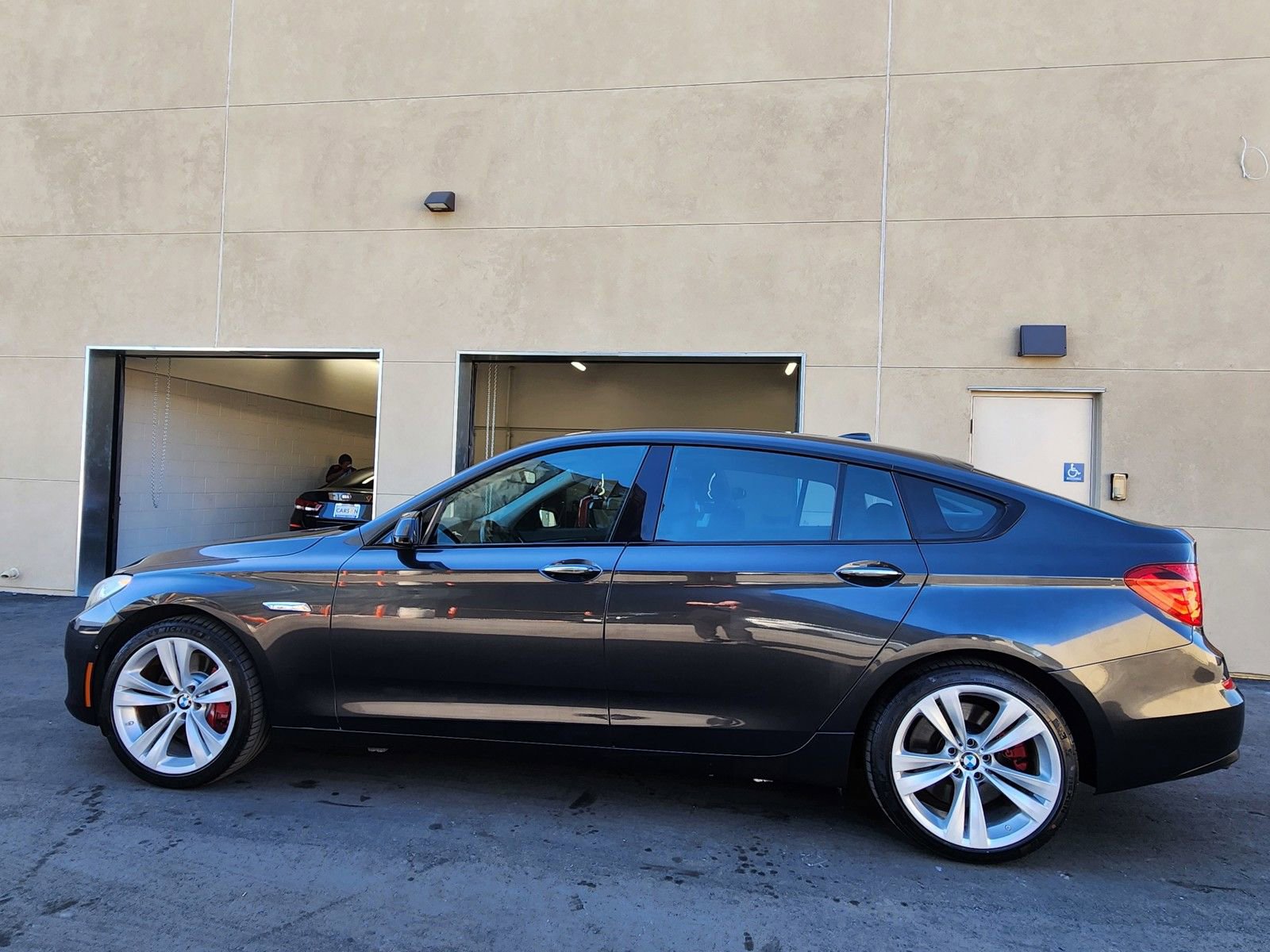 Used 2011 BMW 550i Gran Turismo image 28