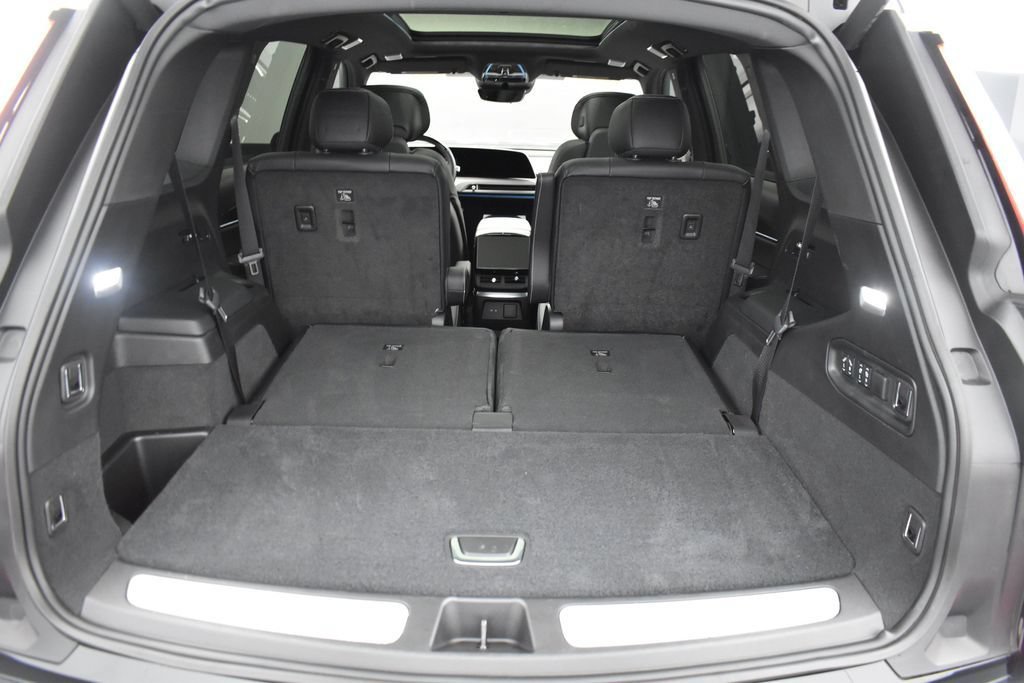 Certified 2026 Cadillac Vistiq Luxury w/ LPO, Floor Liner Package AWD/4WD image 26