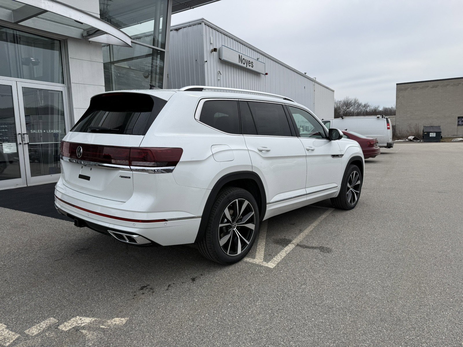 New 2026 Volkswagen Atlas SEL Premium R-Line image 3