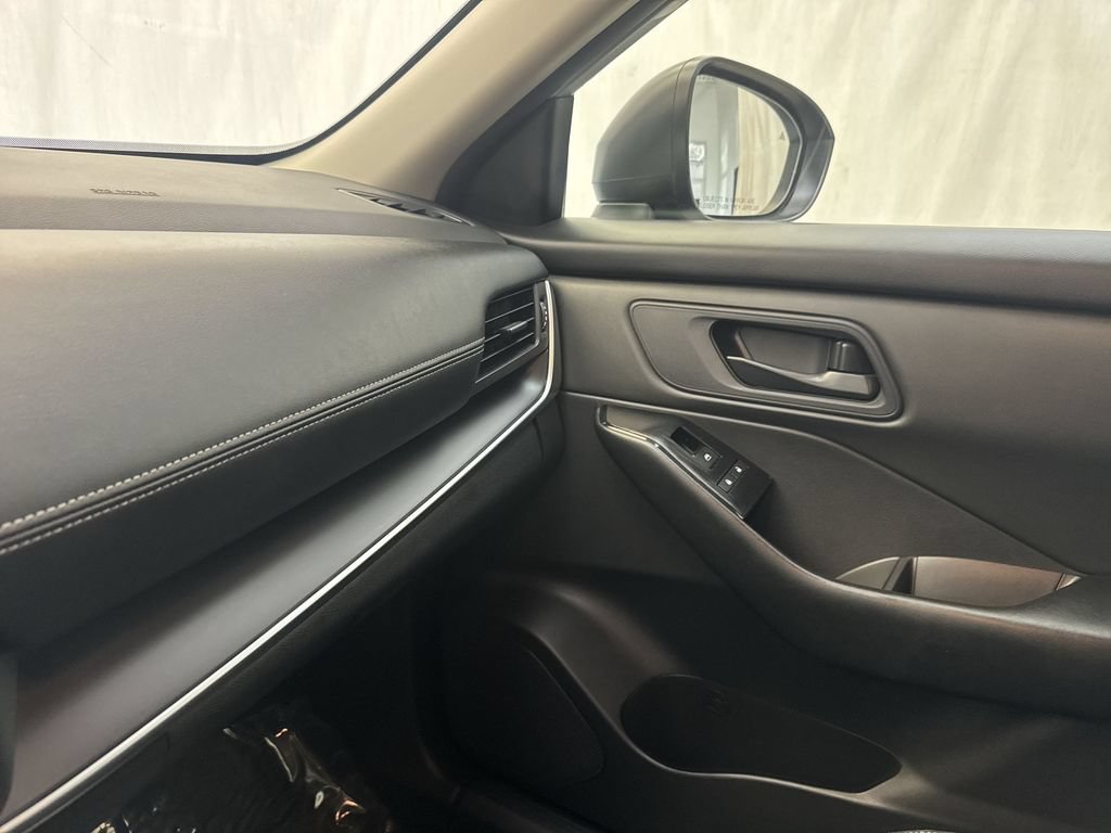 Used 2024 Nissan Rogue S FWD image 21