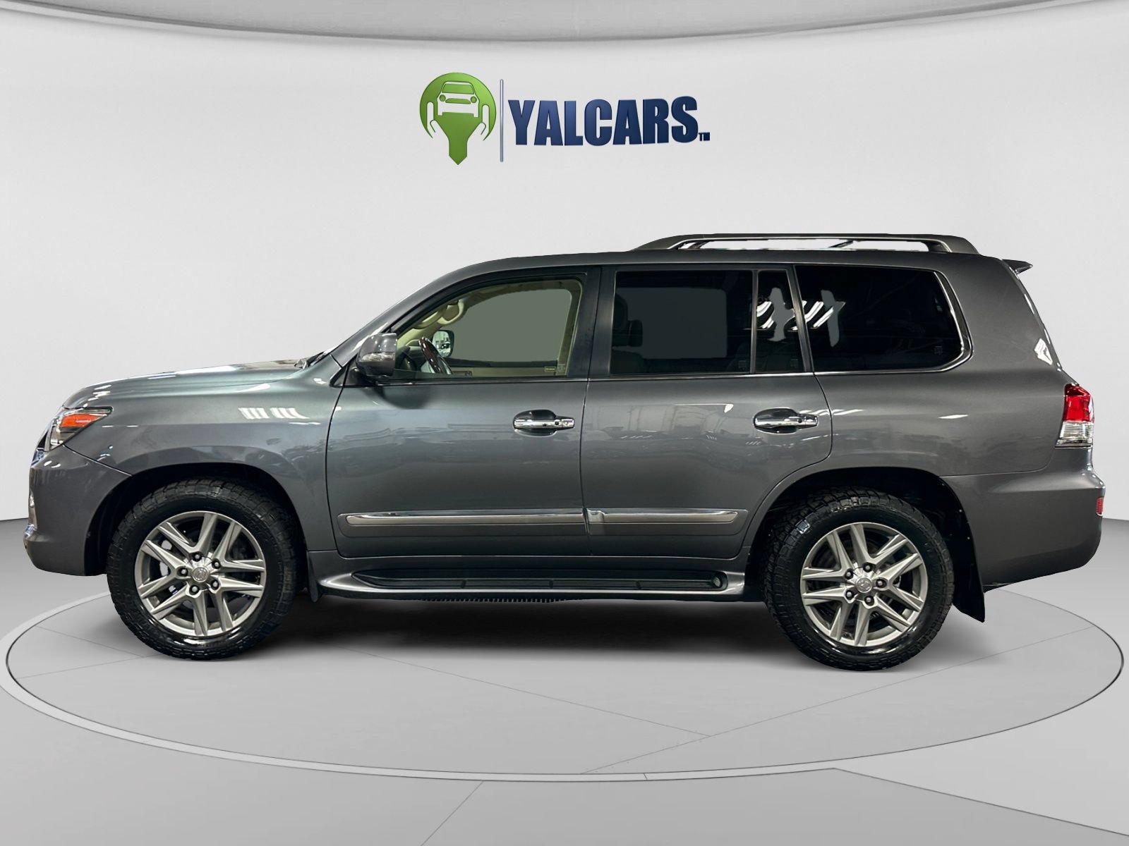 Used 2013 Lexus LX 570 4WD w/ Luxury Pkg image 2