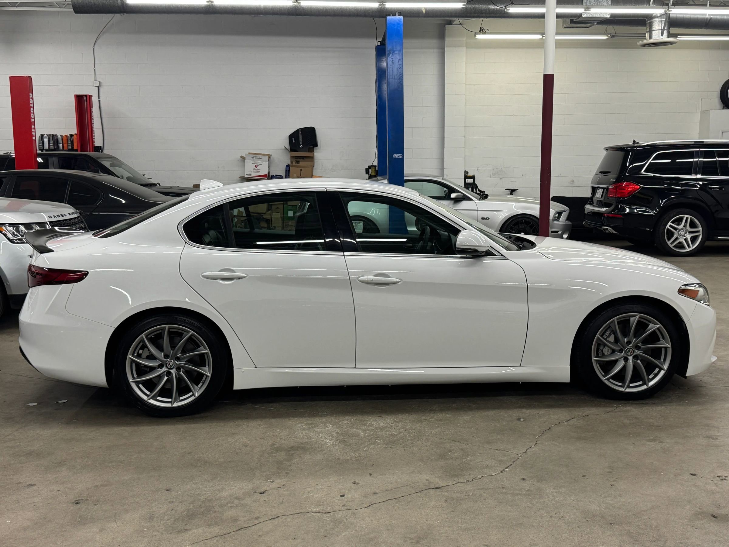 Used 2017 Alfa Romeo Giulia image 7