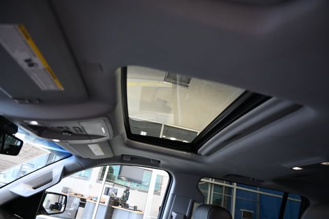 Used 2017 Chevrolet Suburban Premier AWD/4WD image 21