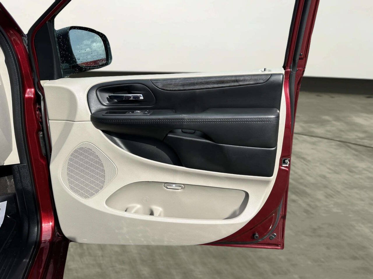 Used 2018 Dodge Grand Caravan SE w/ UConnect Hands-Free Group FWD image 20