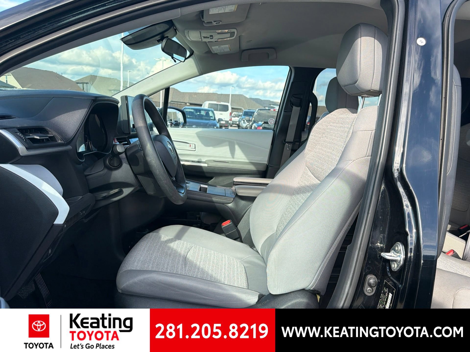 Certified 2025 Toyota Sienna LE FWD image 10