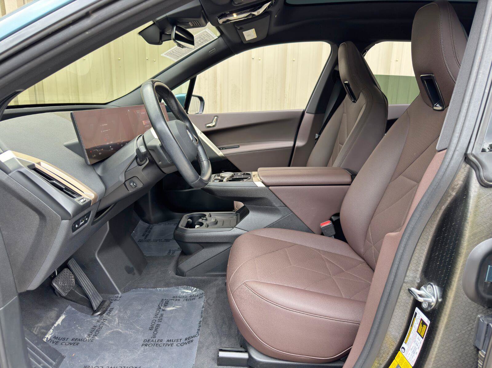 Used 2022 BMW iX xDrive50 w/ Sport Package AWD/4WD image 16