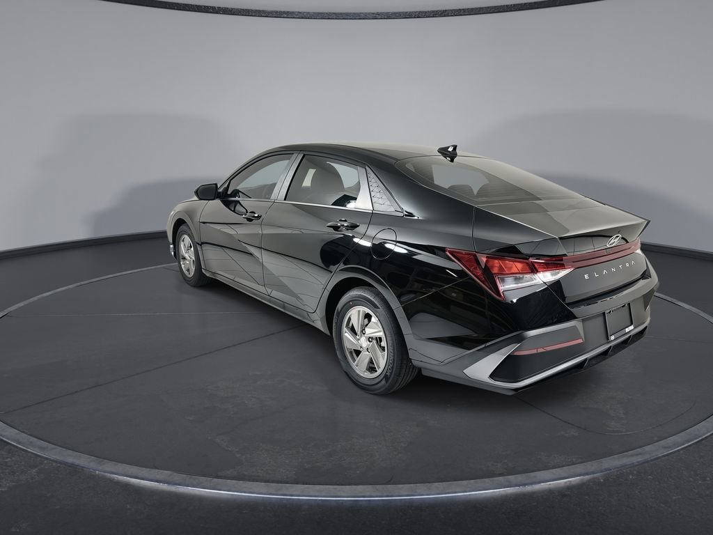 New 2026 Hyundai Elantra SE FWD image 6