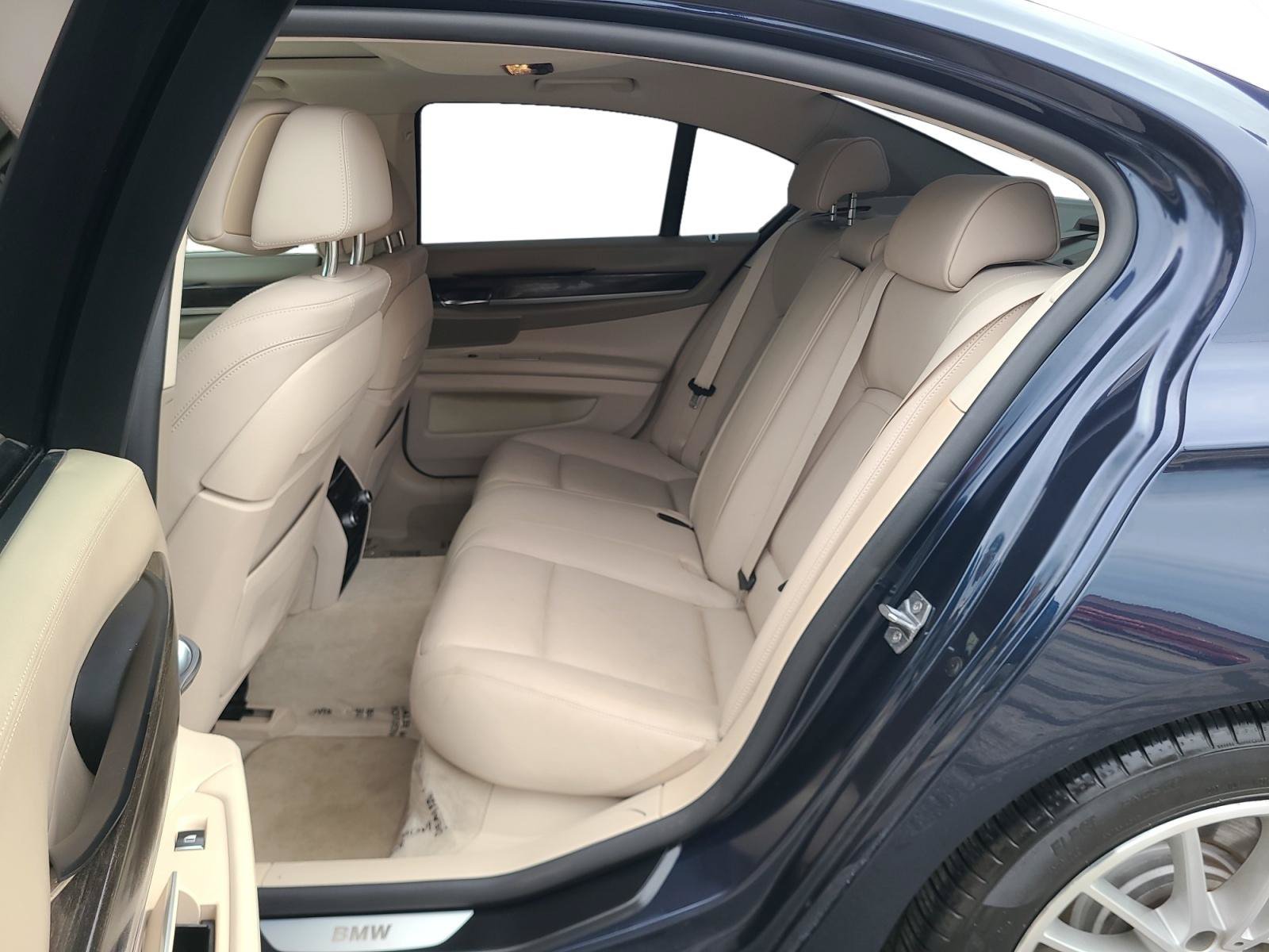 Used 2015 BMW 750i RWD image 19